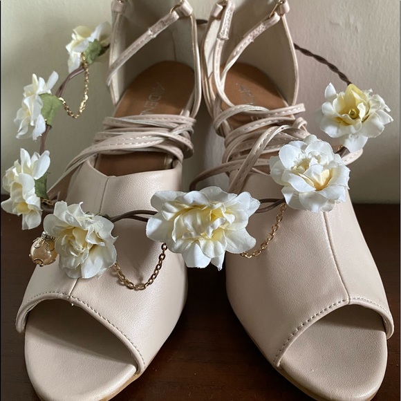 🌼Ardene - Faux Suede Cream Heels - Picture 9 of 9